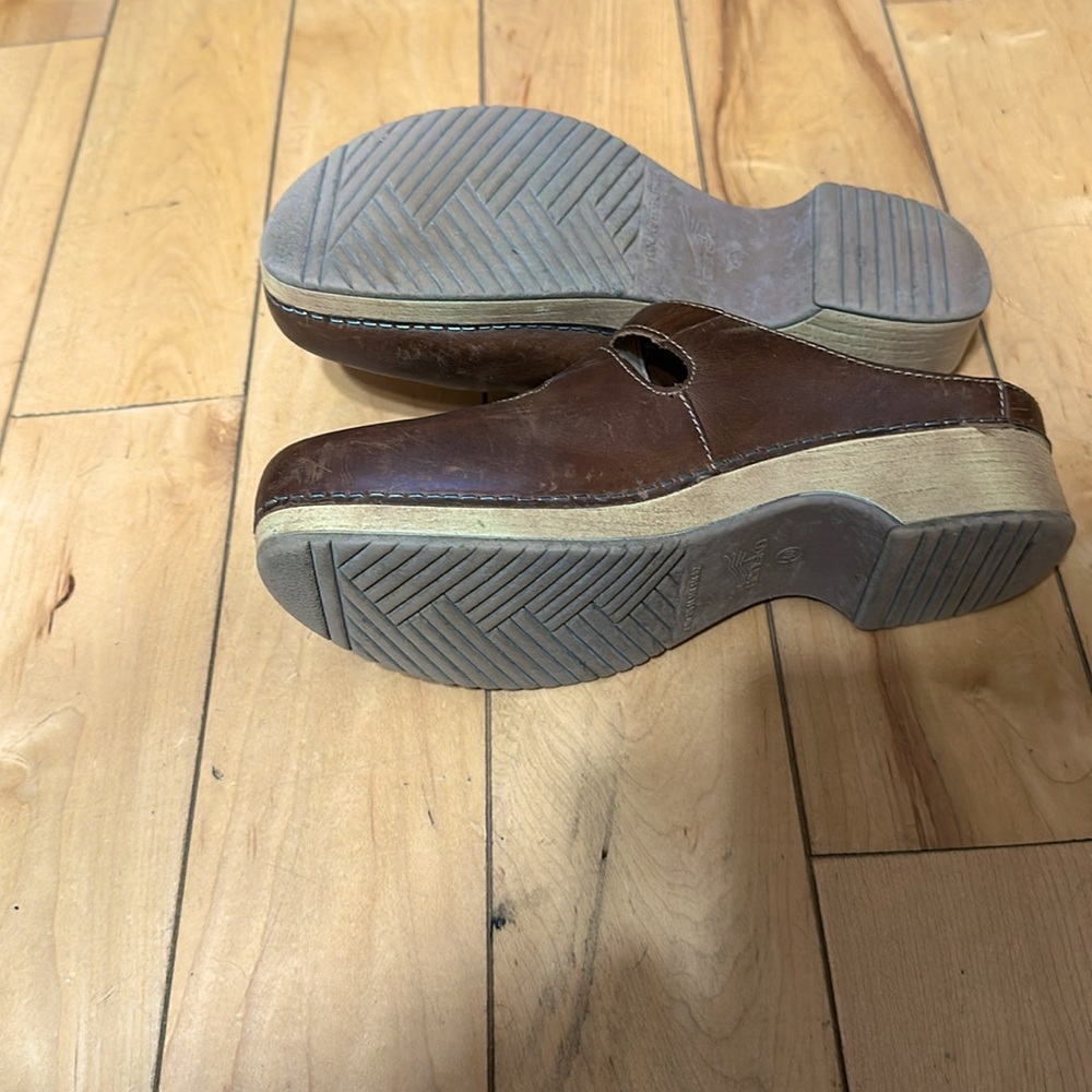 Dansko Ladies Brownish Clogs - Size 40 - Picture 3 of 5